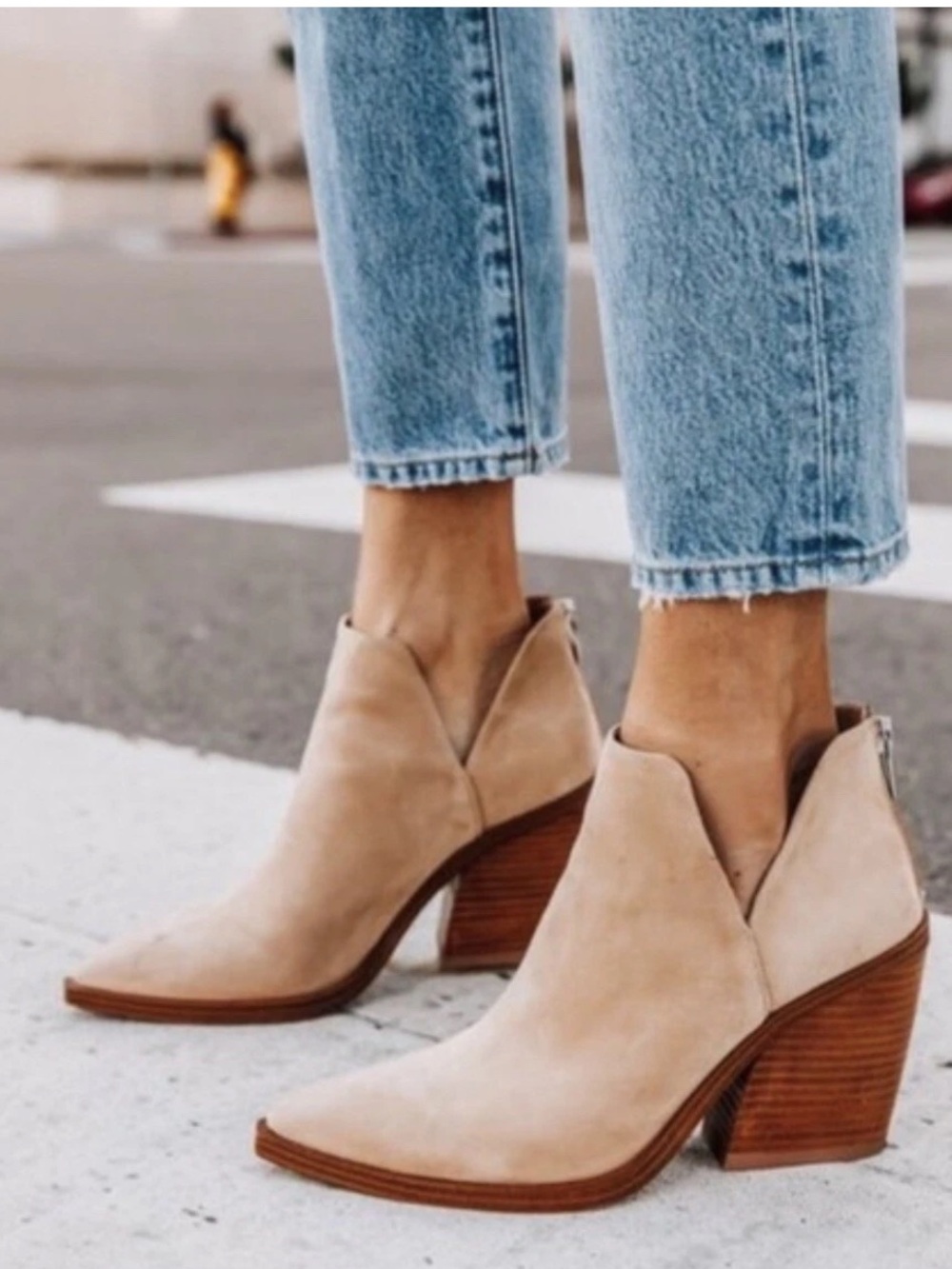 Vince Camuto Gigietta Tan Suede Bootie Heeled Ankle Boot Heels Womens Size 9.5